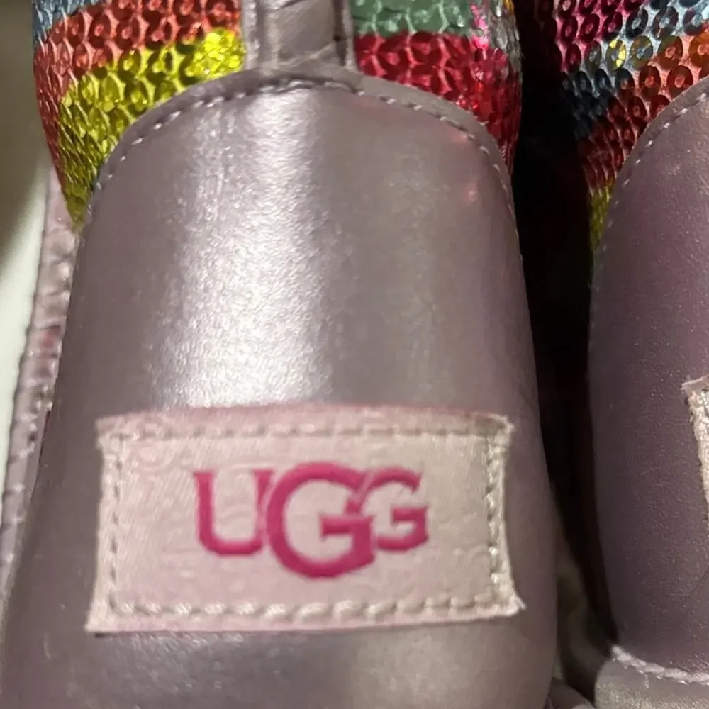 UGG 3 Kids' Classic Short II Colorful Mural Boots in RBW rainbow sequine euc box